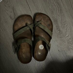 Cliffs by WHITE MOUNTAIN Olive Green Sandals